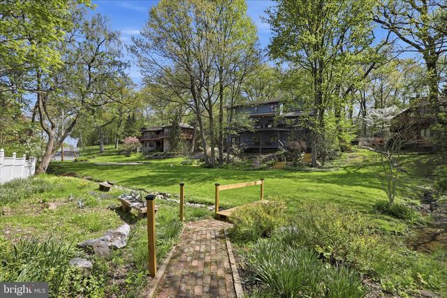137 E WOODS DR, Lititz, PA 17543