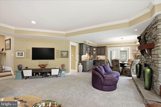 137 E WOODS DR, Lititz, PA 17543