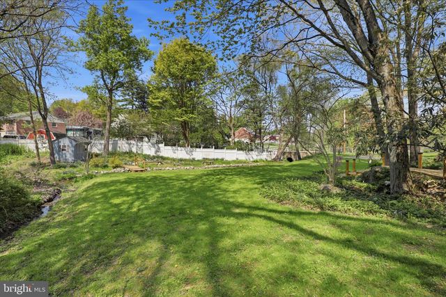 137 E WOODS DR, Lititz, PA 17543