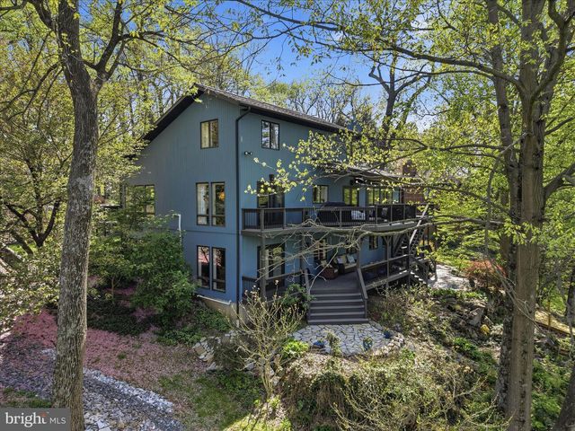 137 E WOODS DR, Lititz, PA 17543