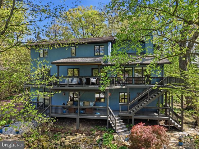 137 E WOODS DR, Lititz, PA 17543
