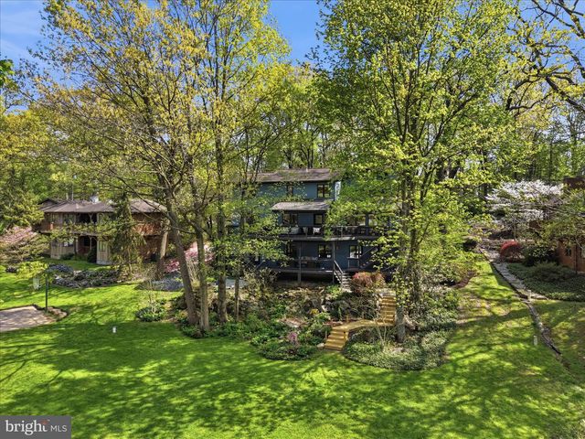 137 E WOODS DR, Lititz, PA 17543