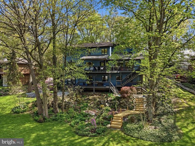 137 E WOODS DR, Lititz, PA 17543