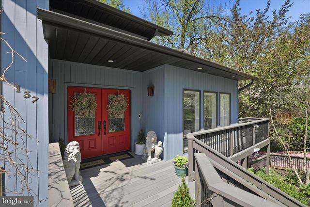 137 E WOODS DR, Lititz, PA 17543