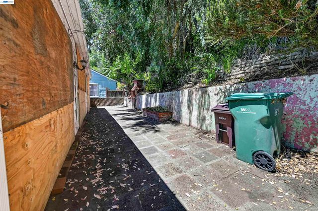 169 Marlow Dr, Oakland, CA 94605
