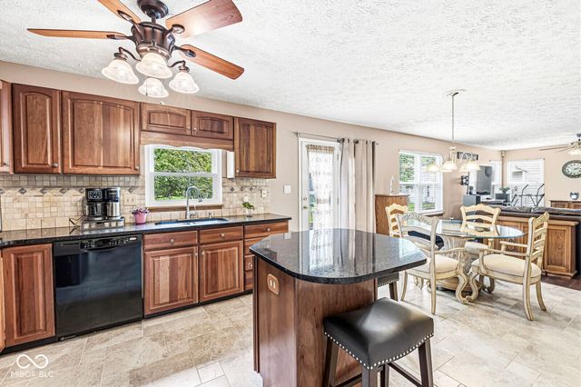 6733 Berkshire Drive, Zionsville, IN 46077