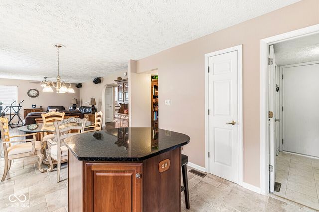 6733 Berkshire Drive, Zionsville, IN 46077