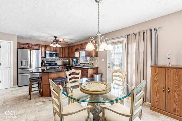 6733 Berkshire Drive, Zionsville, IN 46077