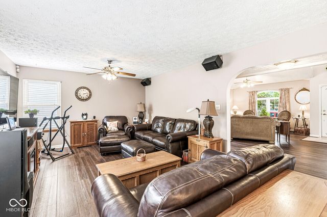 6733 Berkshire Drive, Zionsville, IN 46077