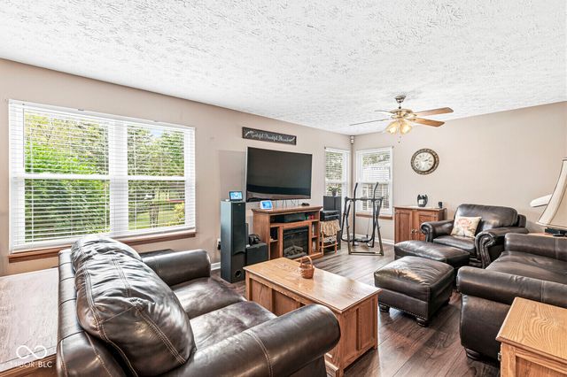 6733 Berkshire Drive, Zionsville, IN 46077