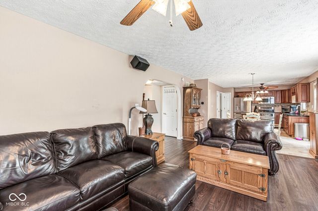6733 Berkshire Drive, Zionsville, IN 46077