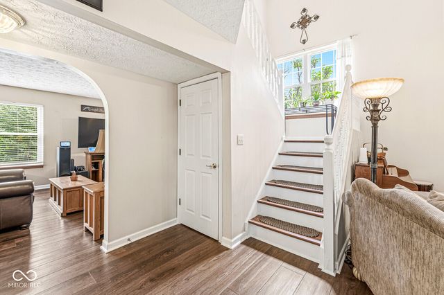 6733 Berkshire Drive, Zionsville, IN 46077