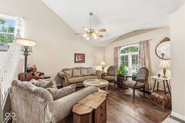 6733 Berkshire Drive, Zionsville, IN 46077
