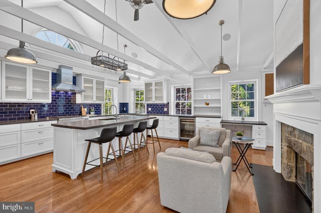 5141 PALISADE LN NW, Washington, DC 20016