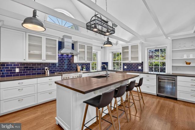 5141 PALISADE LN NW, Washington, DC 20016
