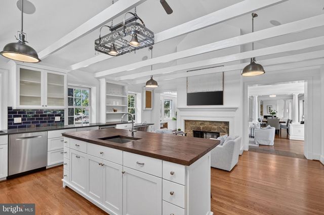 5141 PALISADE LN NW, Washington, DC 20016