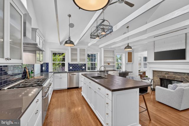 5141 PALISADE LN NW, Washington, DC 20016