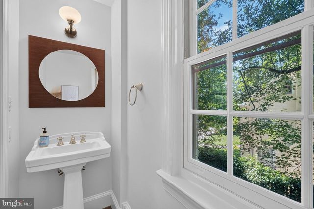 5141 PALISADE LN NW, Washington, DC 20016