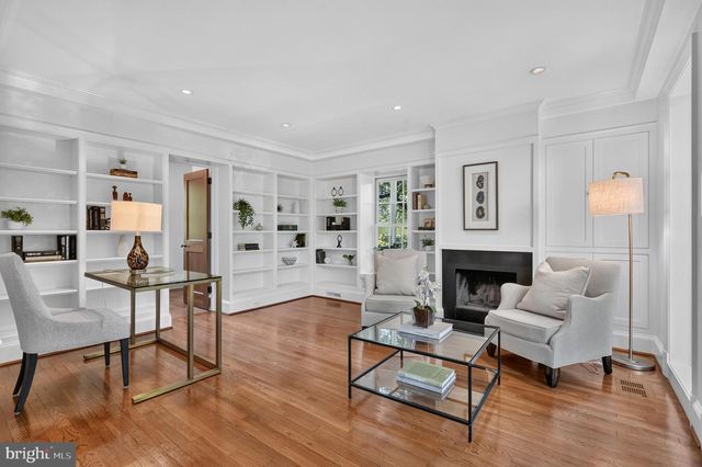 5141 PALISADE LN NW, Washington, DC 20016