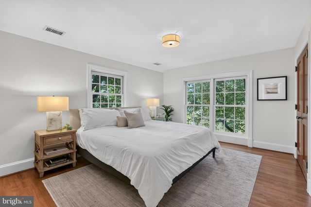 5141 PALISADE LN NW, Washington, DC 20016