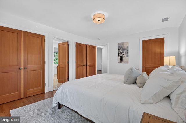 5141 PALISADE LN NW, Washington, DC 20016