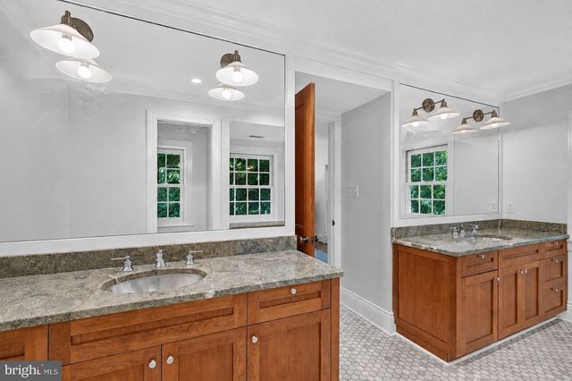 5141 PALISADE LN NW, Washington, DC 20016