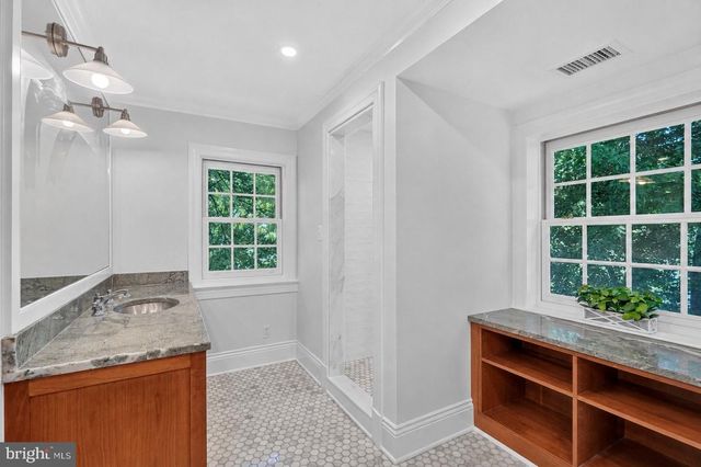 5141 PALISADE LN NW, Washington, DC 20016