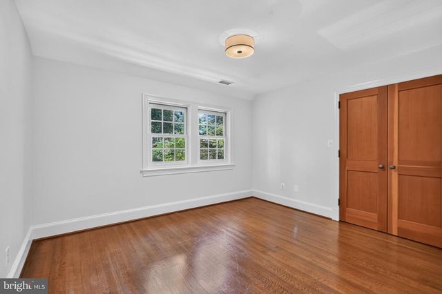 5141 PALISADE LN NW, Washington, DC 20016