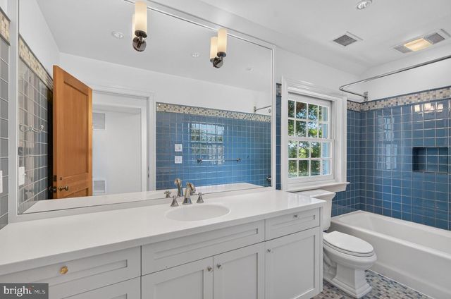 5141 PALISADE LN NW, Washington, DC 20016