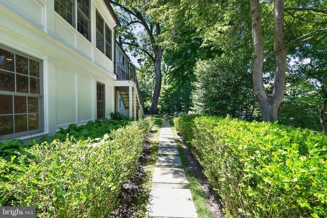 5141 PALISADE LN NW, Washington, DC 20016