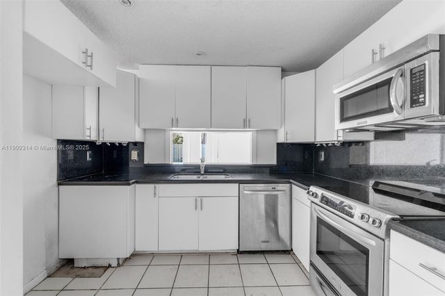 10215 SW 89th St, Miami, FL 33176