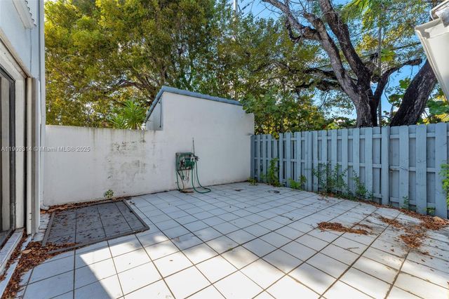 10215 SW 89th St, Miami, FL 33176