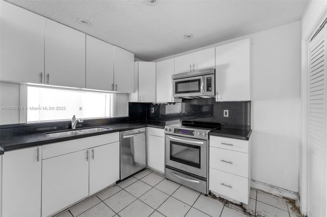 10215 SW 89th St, Miami, FL 33176