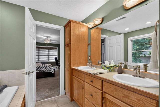 507 Dorland Road S, Maplewood, MN 55119
