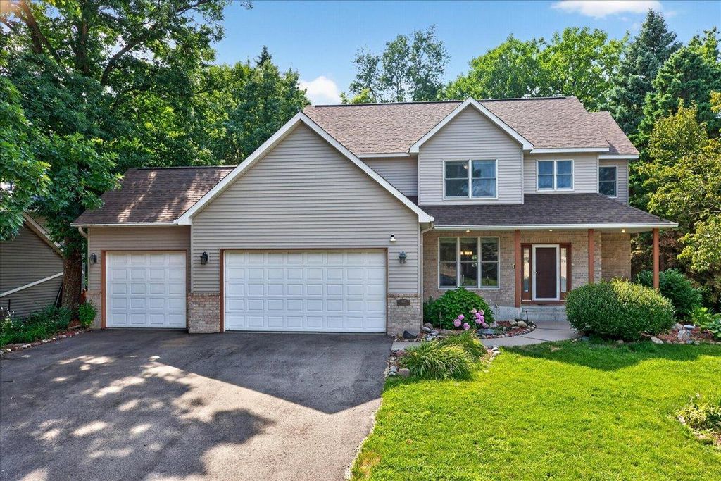 507 Dorland Road S, Maplewood, MN 55119