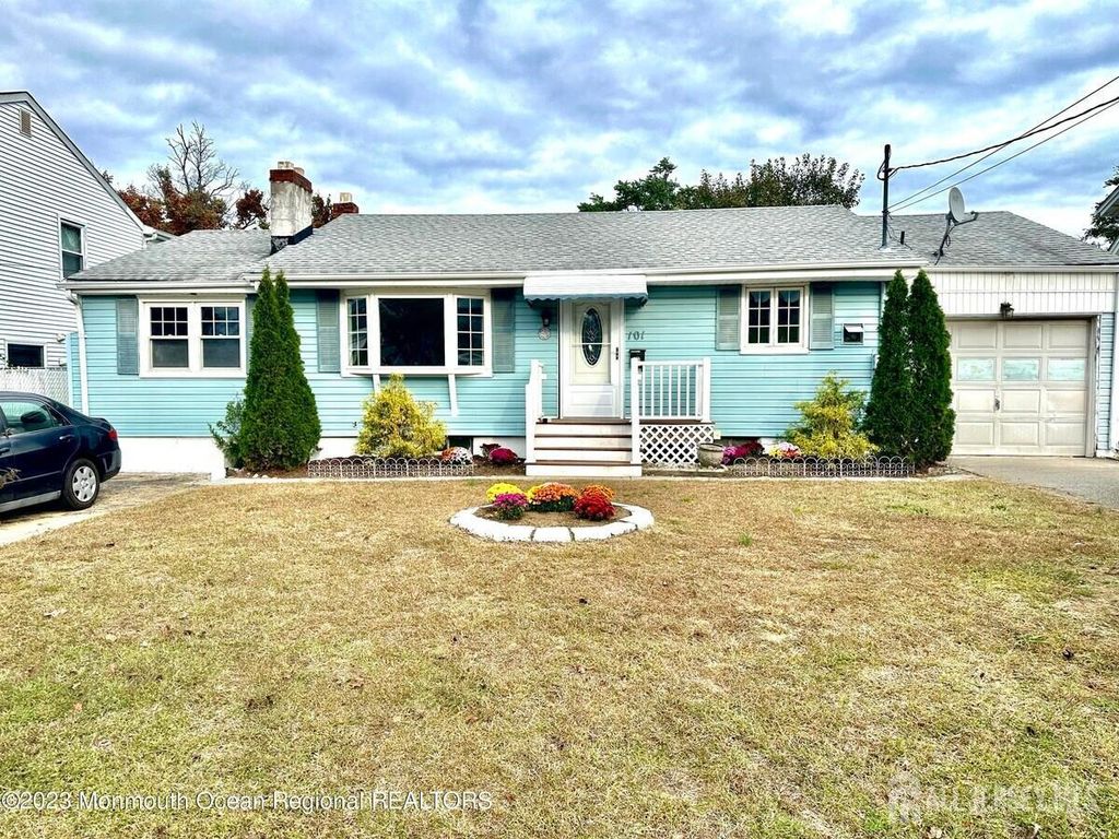 101 Perry St Street, Keyport, NJ 07735