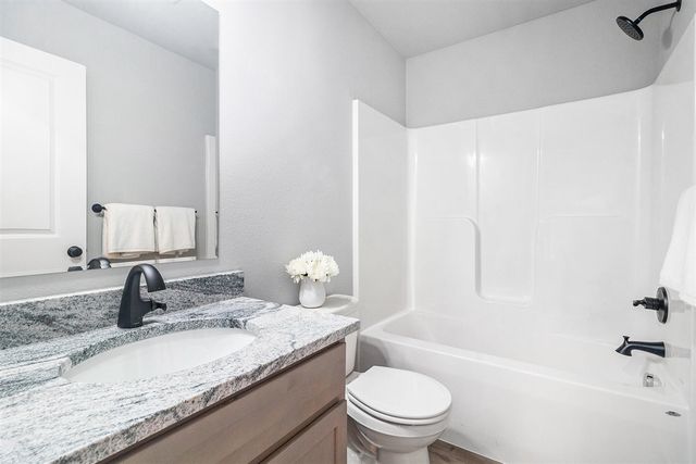 17549 Beechwood Lane, Spring Lake, MI 49456