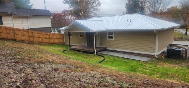 590 Litton Rd, Oneida, TN 37841