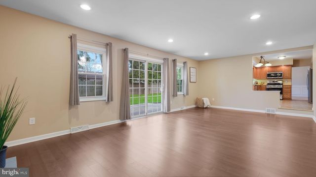 6 HILLCREST CIR, Doylestown, PA 18901