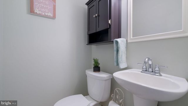 6 HILLCREST CIR, Doylestown, PA 18901