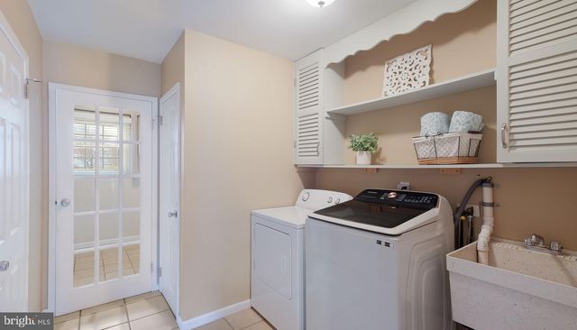 6 HILLCREST CIR, Doylestown, PA 18901