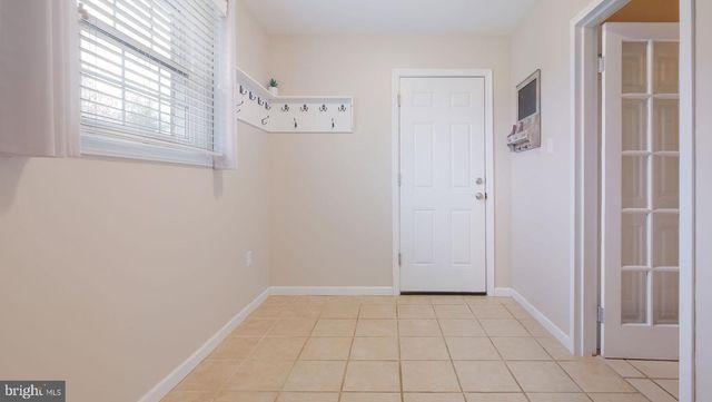 6 HILLCREST CIR, Doylestown, PA 18901