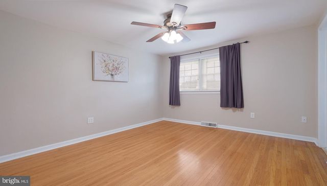 6 HILLCREST CIR, Doylestown, PA 18901