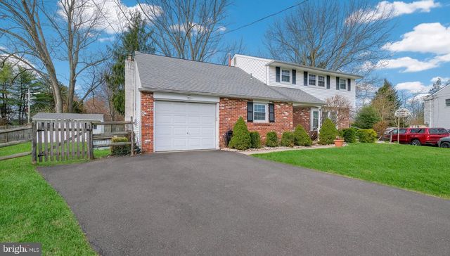 6 HILLCREST CIR, Doylestown, PA 18901