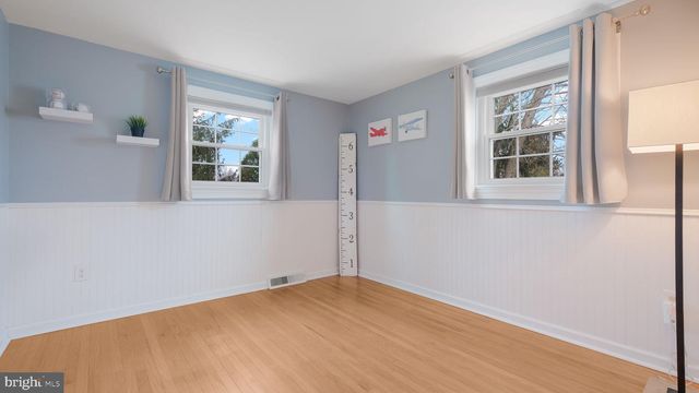 6 HILLCREST CIR, Doylestown, PA 18901