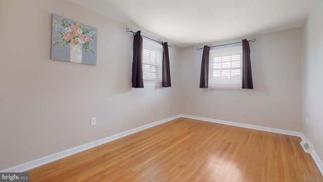 6 HILLCREST CIR, Doylestown, PA 18901