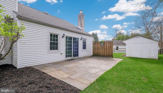 6 HILLCREST CIR, Doylestown, PA 18901