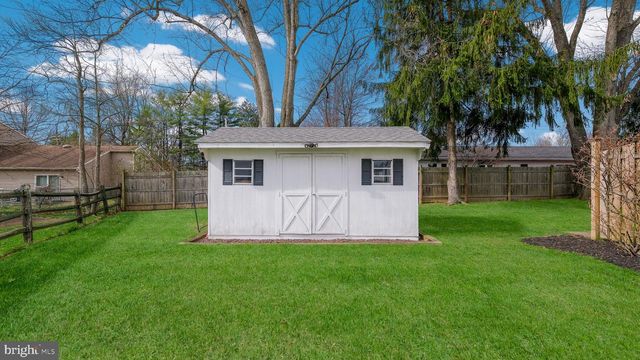 6 HILLCREST CIR, Doylestown, PA 18901