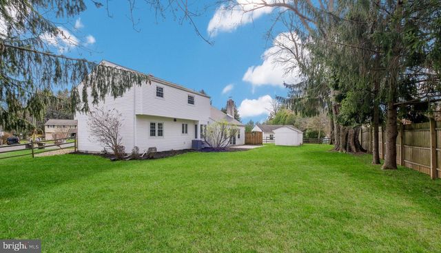6 HILLCREST CIR, Doylestown, PA 18901