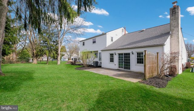 6 HILLCREST CIR, Doylestown, PA 18901